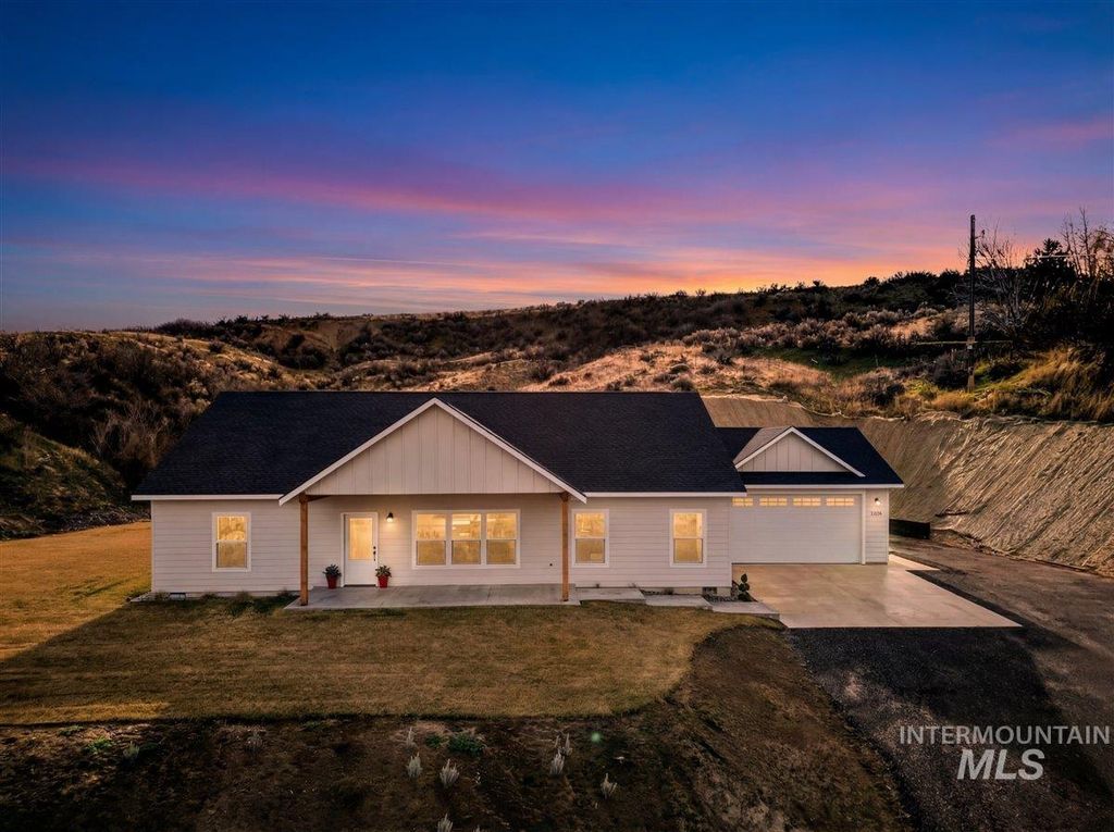 Photo of 3355 County Line Rd, New Plymouth, ID 83655 (MLS # 98971546)