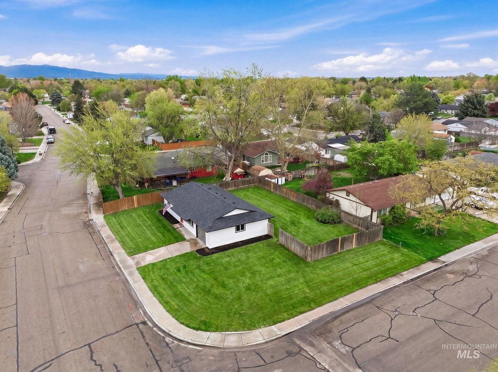 Photo of 1207 W Chateau Ave, Meridian, ID 83646 (MLS # 98982337)