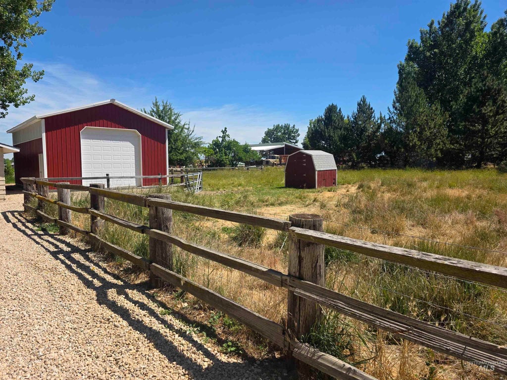 Photo of 7714 Spring Drive, Nampa, ID 83687 (MLS # 98990335)