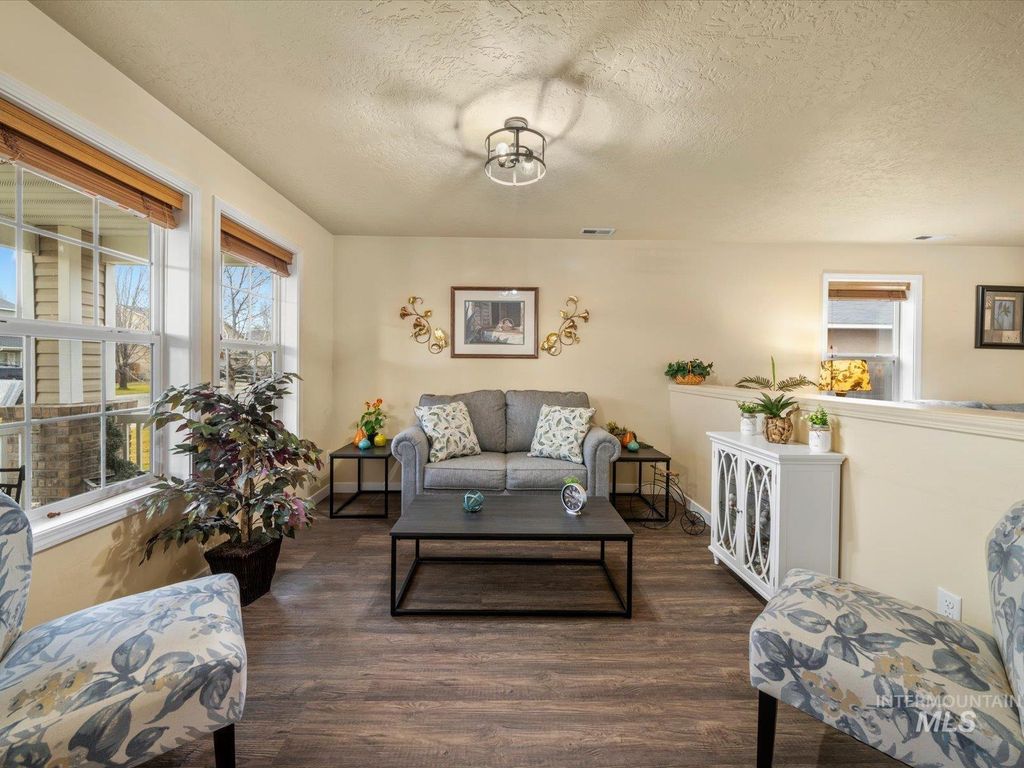 Photo of 208 E Kaibab Trail St, Meridian, ID 83646 (MLS # 98970329)