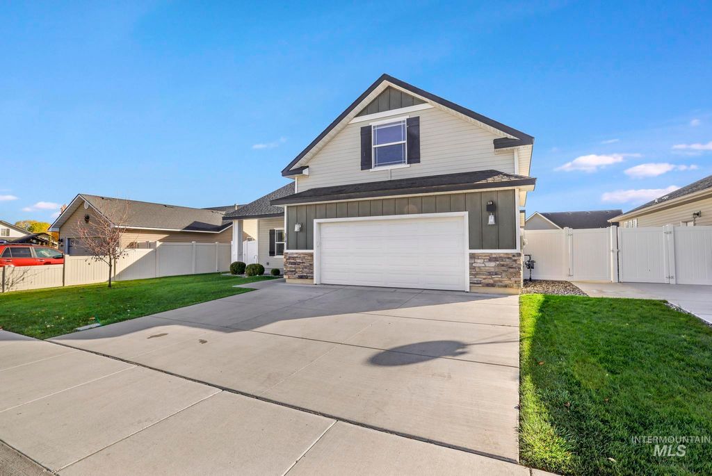 Photo of 374 Joellen Dr, Twin Falls, ID 83301 (MLS # 98965926)