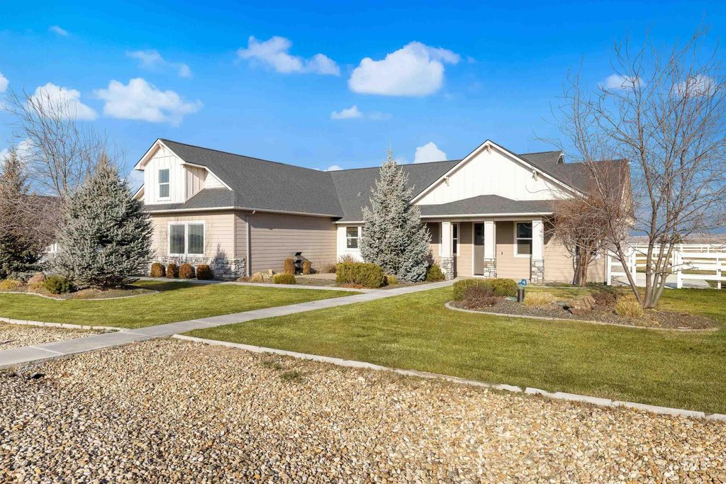 Photo of 8018 Plumberry Ct, Middleton, ID 83644 (MLS # 98971826)