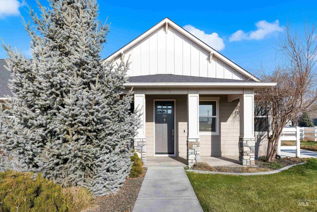 Photo of 8018 Plumberry Ct, Middleton, ID 83644 (MLS # 98971826)