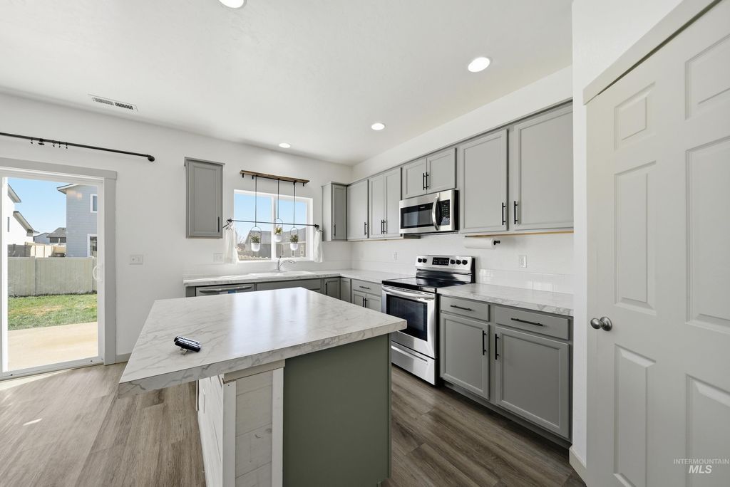 Photo of 6670 S Birch Creek Ave, Meridian, ID 83642 (MLS # 98979070)