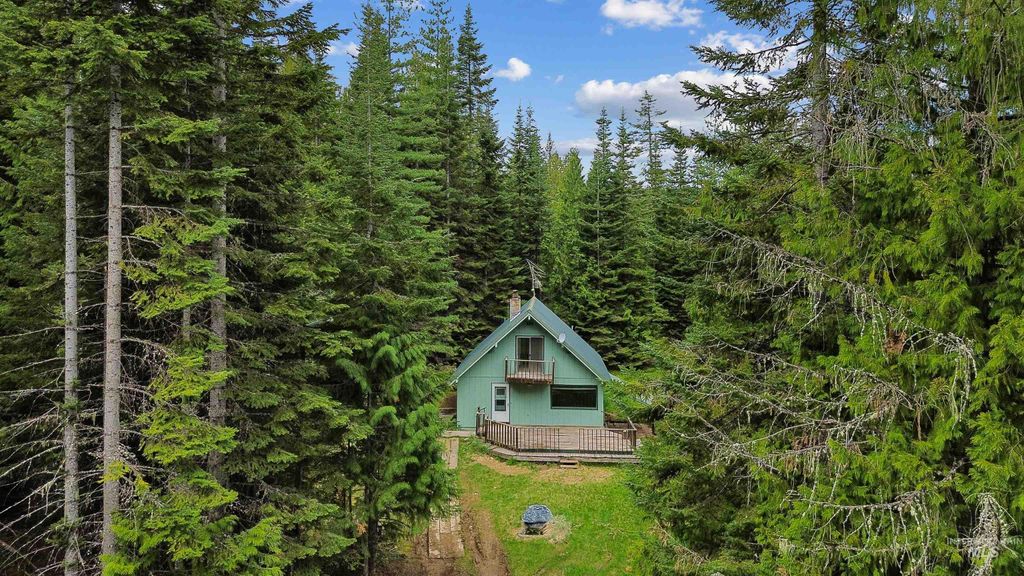 Photo of 4715 Freeman Creek Rd, Lenore, ID 83541 (MLS # 98986668)