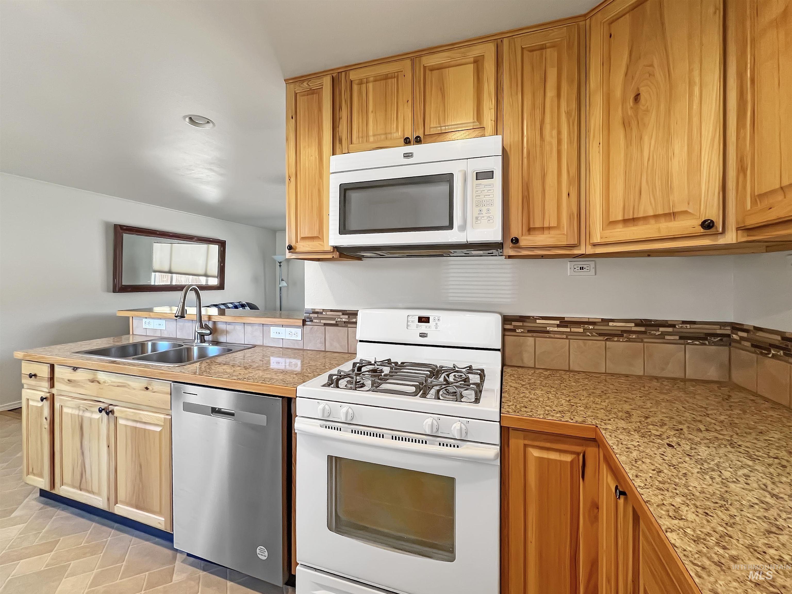 Ontario, Oregon 97914, United States, 3 Bedrooms Bedrooms, ,2 BathroomsBathrooms,Residential,Active,224694