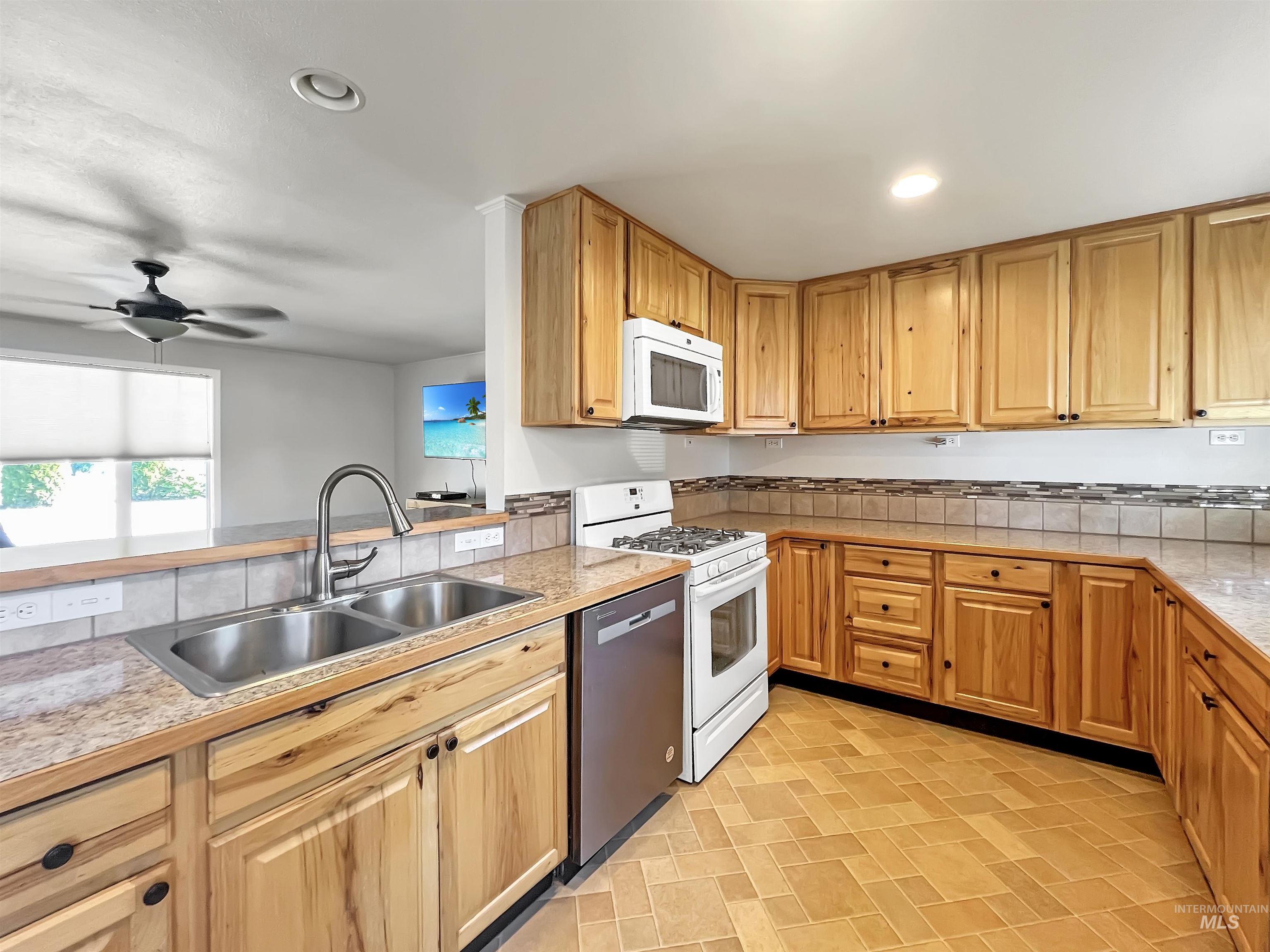 Ontario, Oregon 97914, United States, 3 Bedrooms Bedrooms, ,2 BathroomsBathrooms,Residential,Active,224694