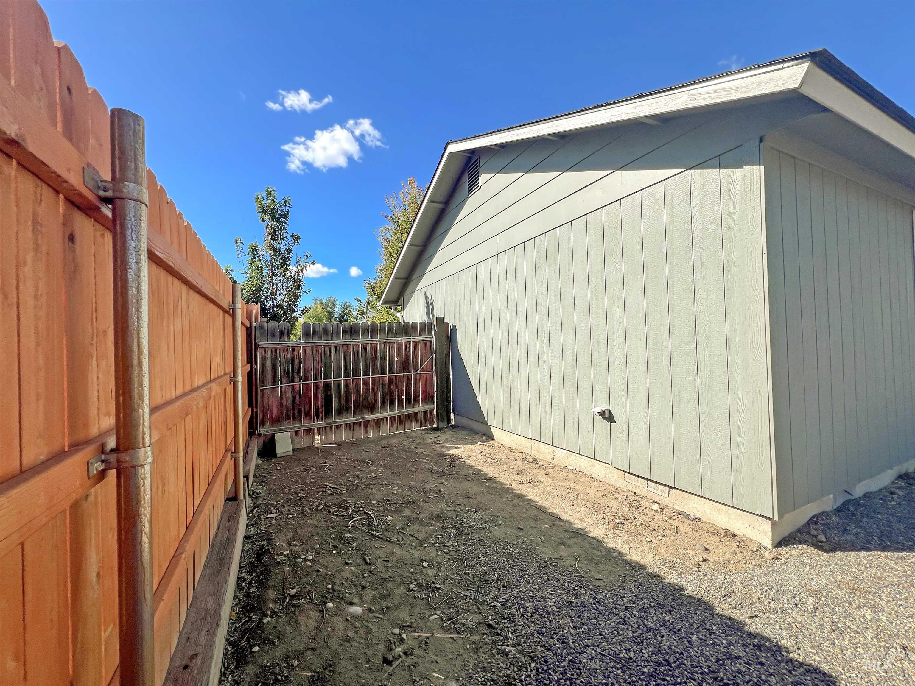 Ontario, Oregon 97914, United States, 3 Bedrooms Bedrooms, ,2 BathroomsBathrooms,Residential,Active,224694