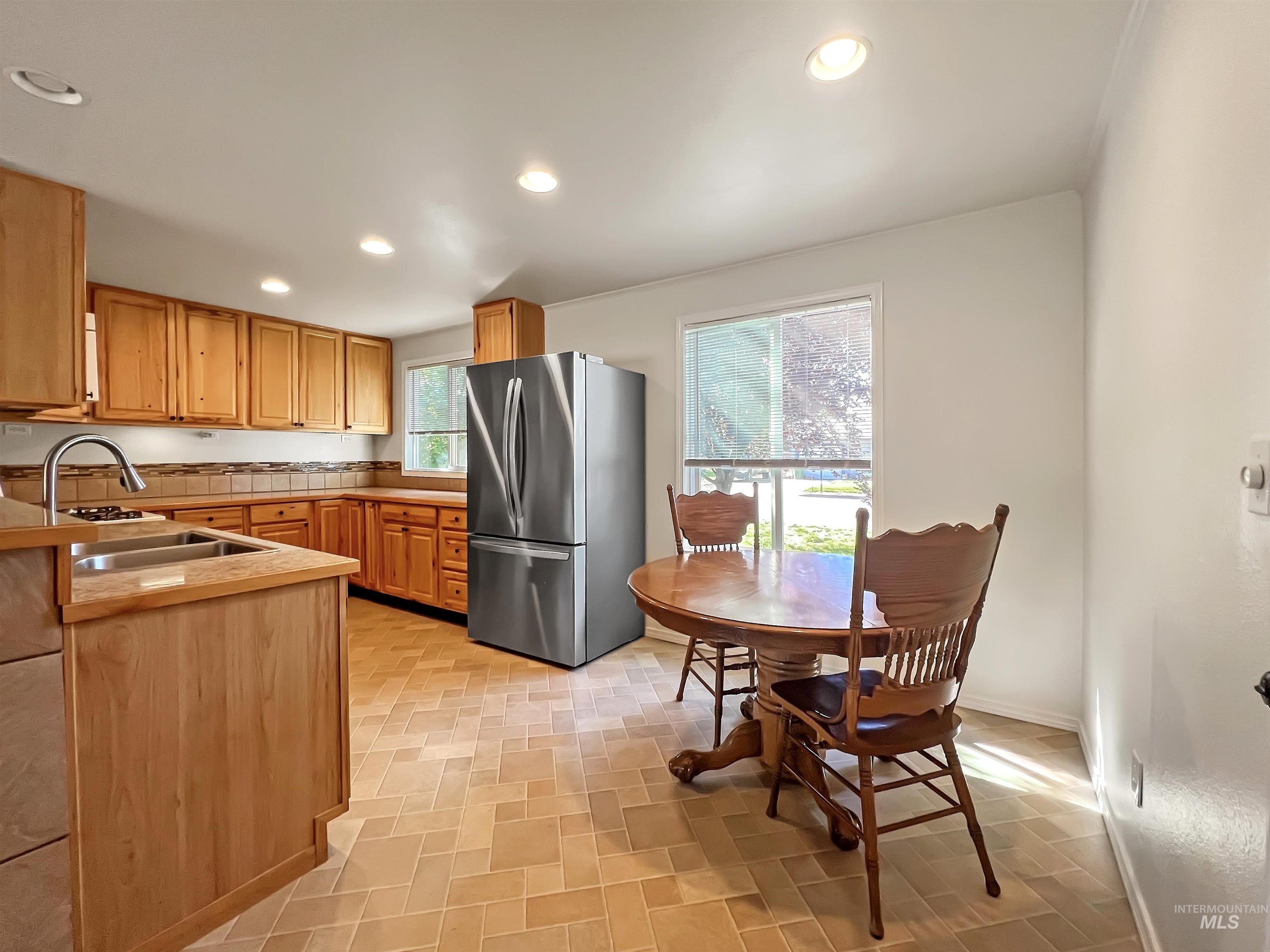 Ontario, Oregon 97914, United States, 3 Bedrooms Bedrooms, ,2 BathroomsBathrooms,Residential,Active,224694