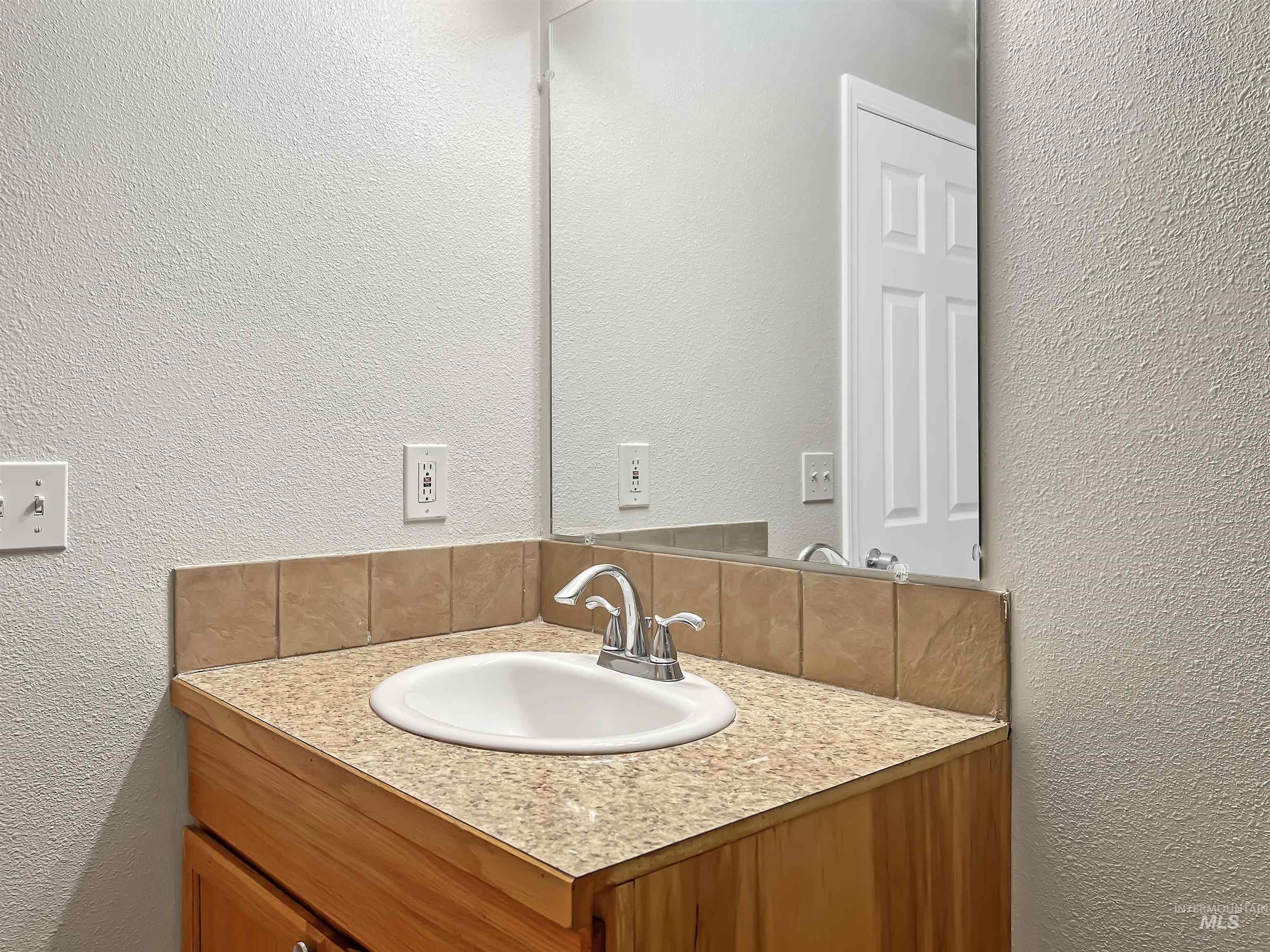 Ontario, Oregon 97914, United States, 3 Bedrooms Bedrooms, ,2 BathroomsBathrooms,Residential,Active,224694