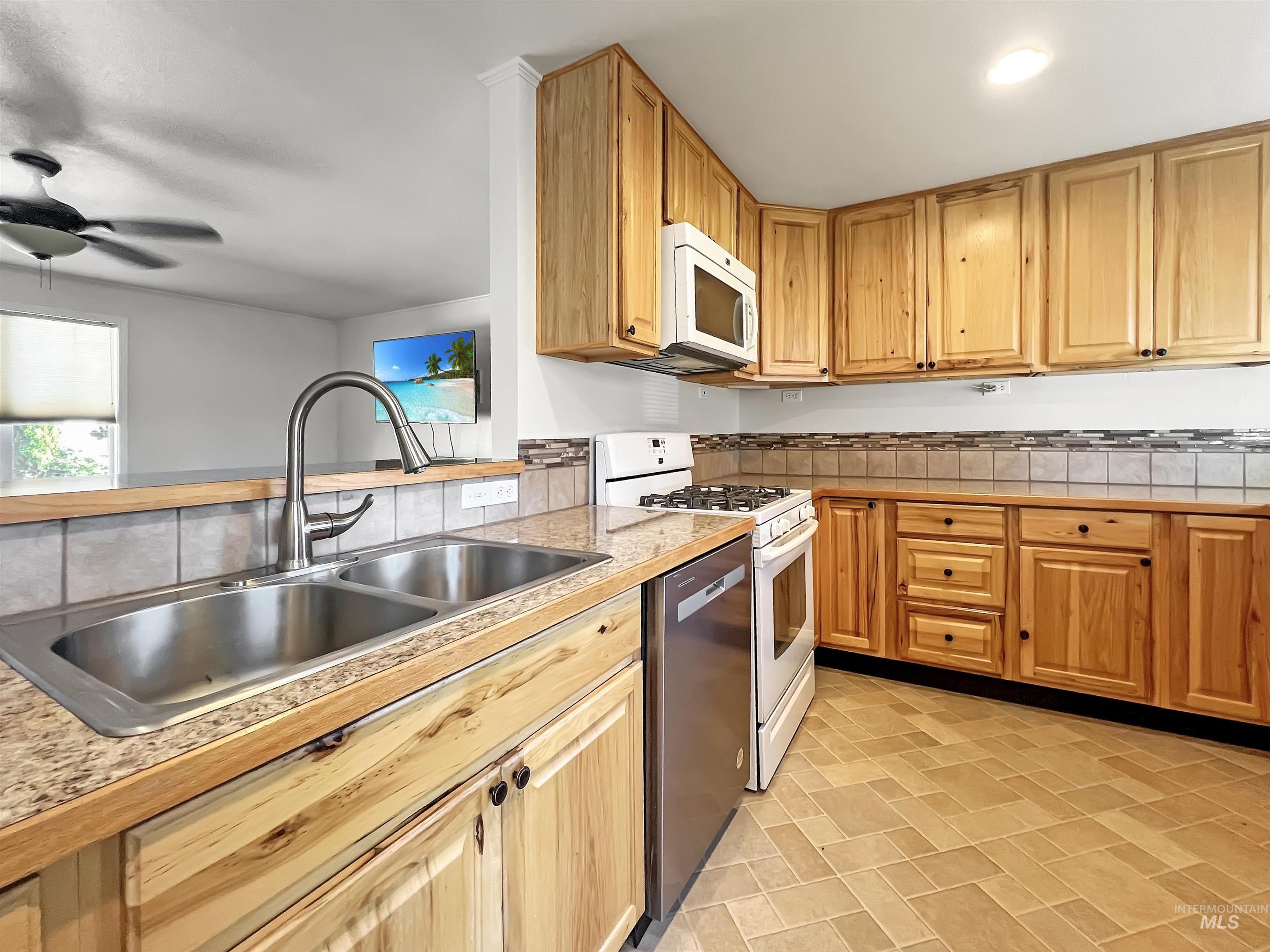 Ontario, Oregon 97914, United States, 3 Bedrooms Bedrooms, ,2 BathroomsBathrooms,Residential,Active,224694