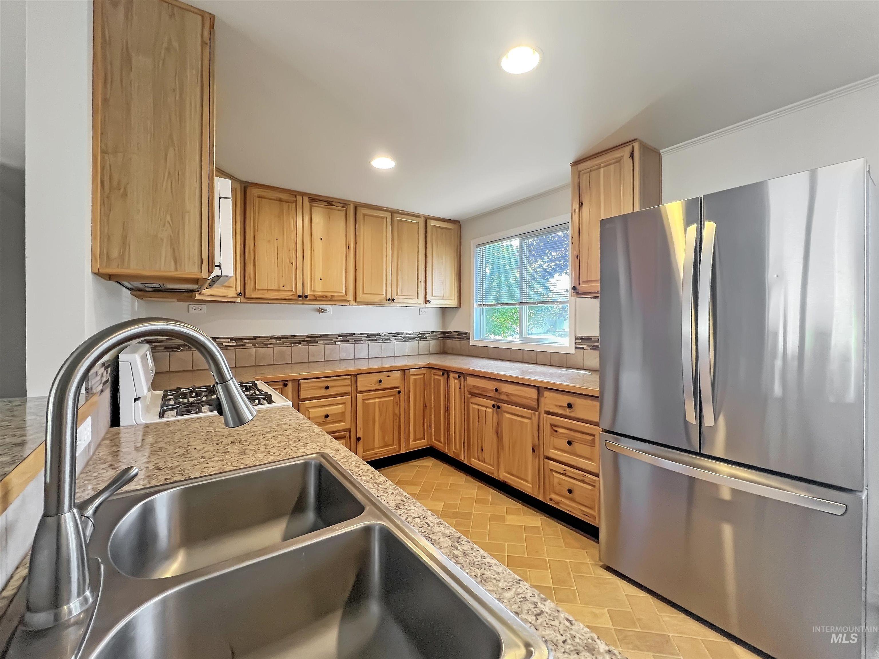 Ontario, Oregon 97914, United States, 3 Bedrooms Bedrooms, ,2 BathroomsBathrooms,Residential,Active,224694