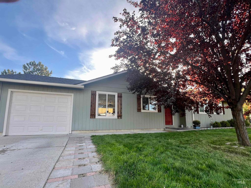 Photo of 1370 SW 11th St, Ontario, OR 97914 (MLS # 98964296)