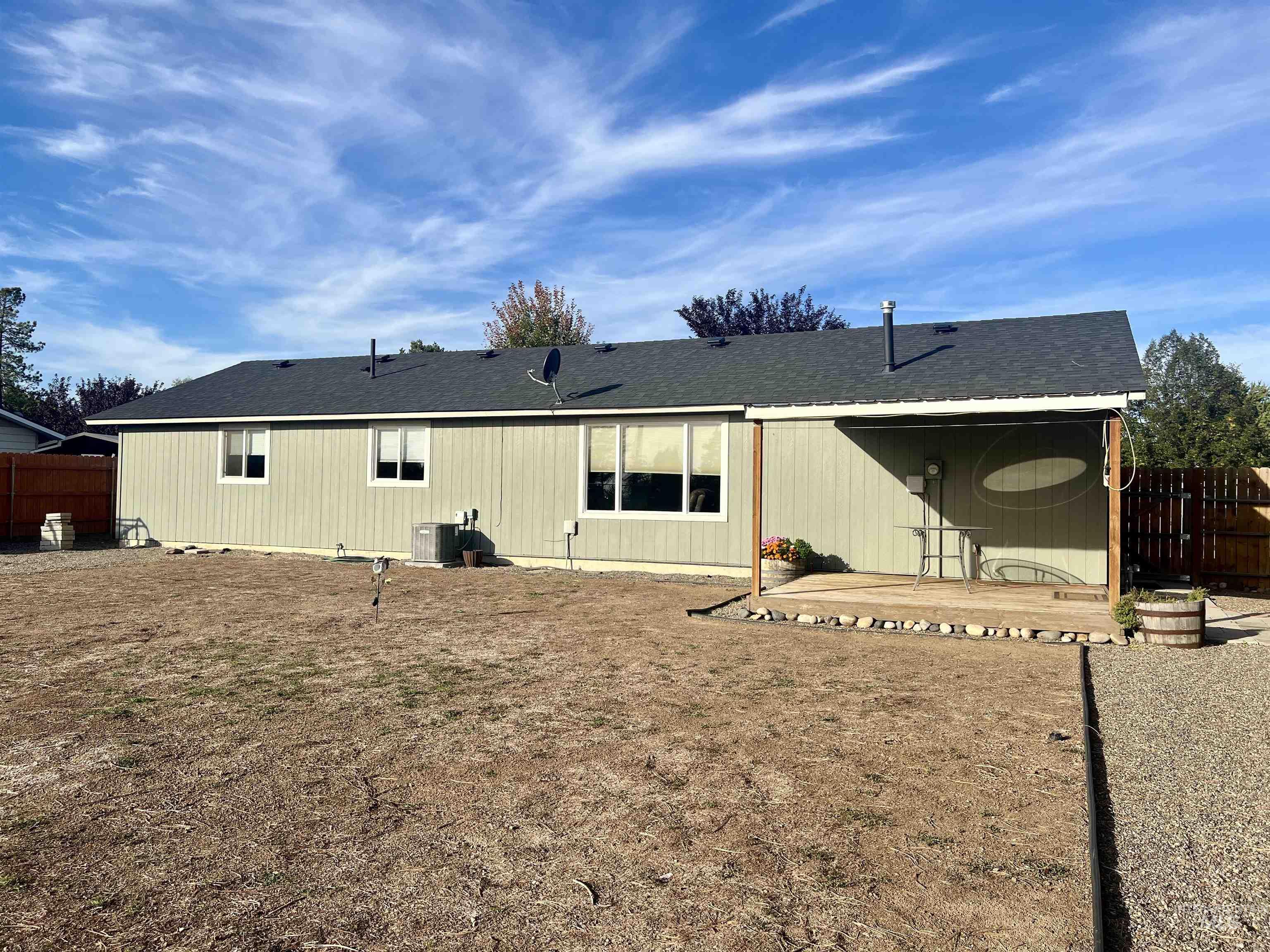 Ontario, Oregon 97914, United States, 3 Bedrooms Bedrooms, ,2 BathroomsBathrooms,Residential,Active,224694