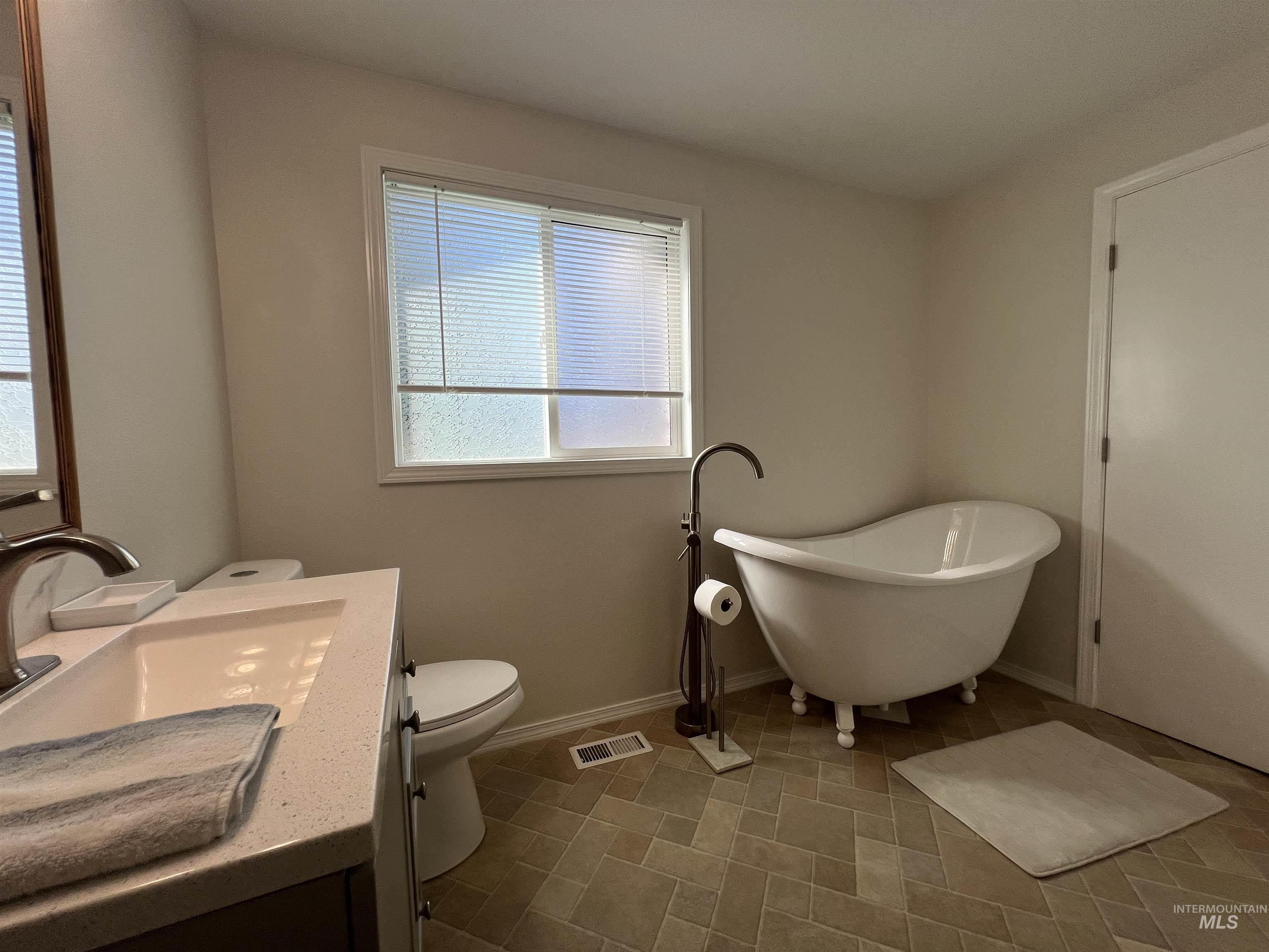 Ontario, Oregon 97914, United States, 3 Bedrooms Bedrooms, ,2 BathroomsBathrooms,Residential,Active,224694