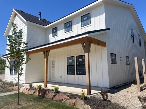1640 E Cutgrass Ln Eagle ID 83616