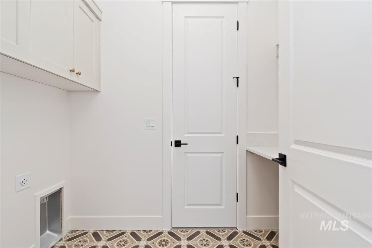Laundry area with cabinet space and electric dryer hookup