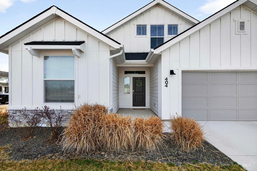 Photo of 404 Chalcedony, Caldwell, ID 83605 (MLS # 98977538)