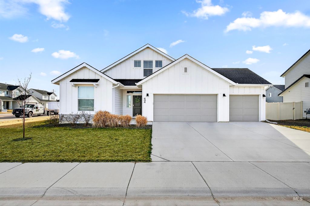 Photo of 404 Chalcedony, Caldwell, ID 83605 (MLS # 98977538)