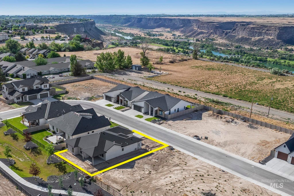 Photo of 548 Canyon Falls Dr, Twin Falls, ID 83301 (MLS # 98990126)