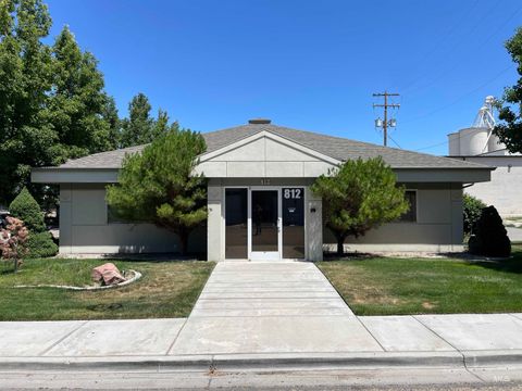 Photo of 812 S 1st, Nampa, ID 83651 (MLS # 98954032)