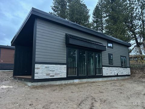 Photo of 116 Raven Loop, Cascade, ID 83611 (MLS # 98978262)