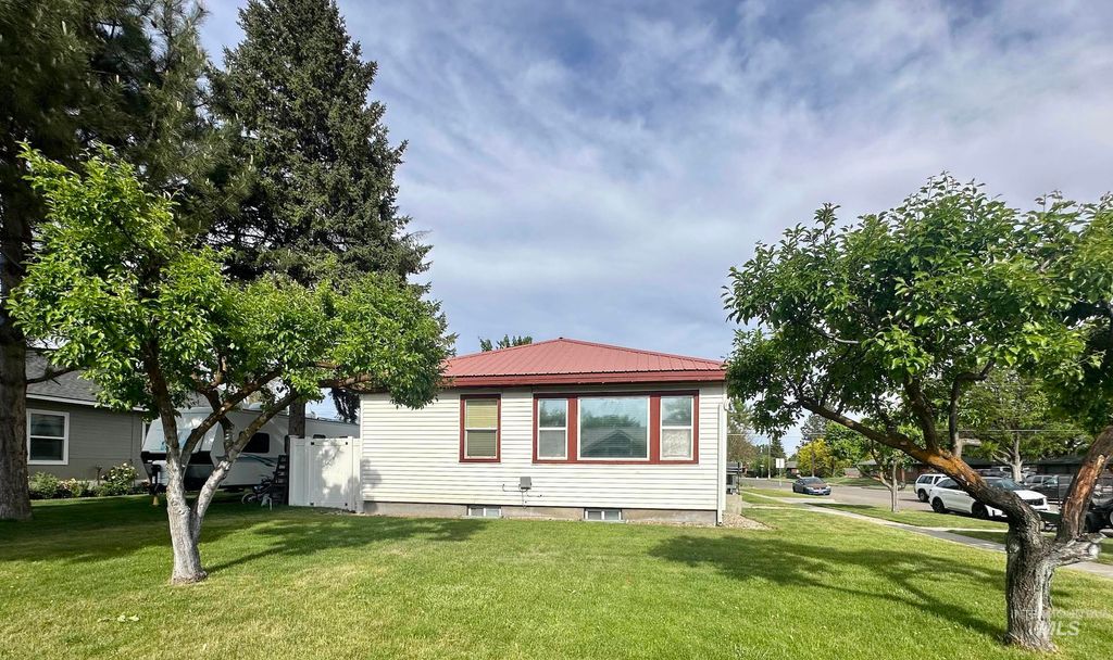 Photo of 354 W Galloway AVE, Weiser, ID 83672 (MLS # 98985648)