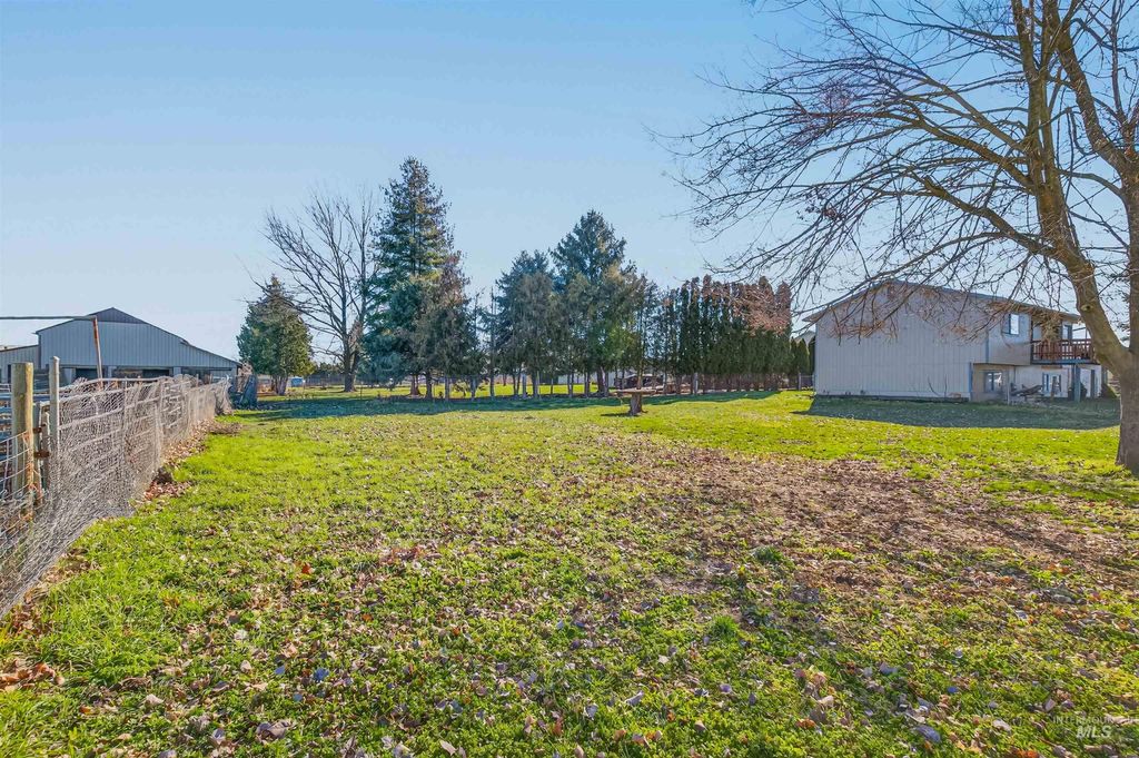 Photo of 1825 Cedar Ave, Lewiston, ID 83501 (MLS # 98976371)