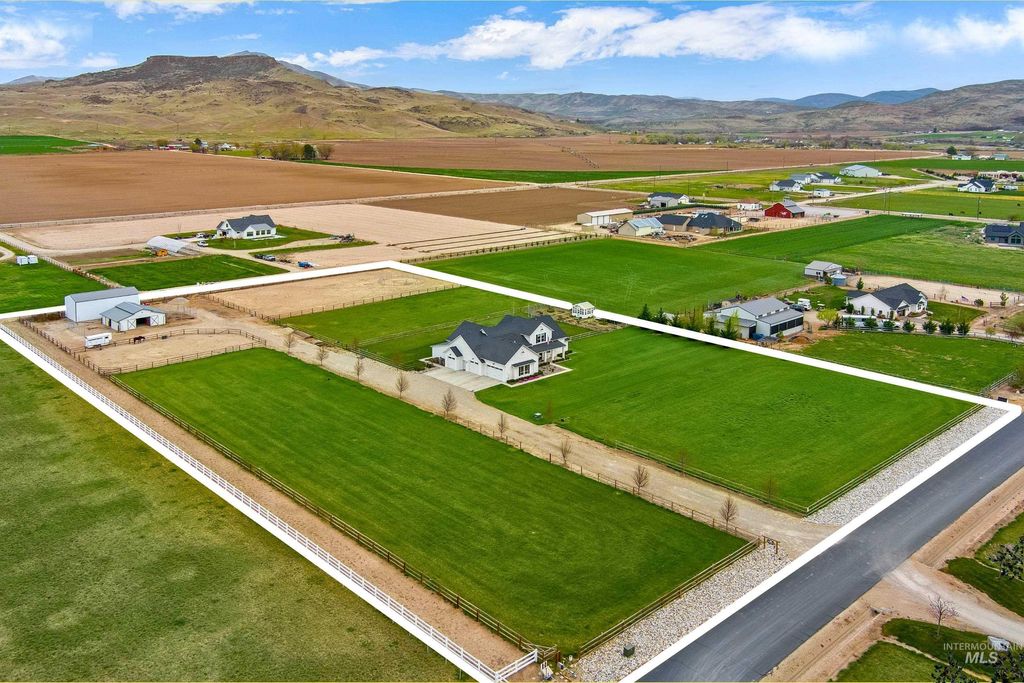 Photo of 1800 Buttercup Lane, Emmett, ID 83617 (MLS # 98980666)