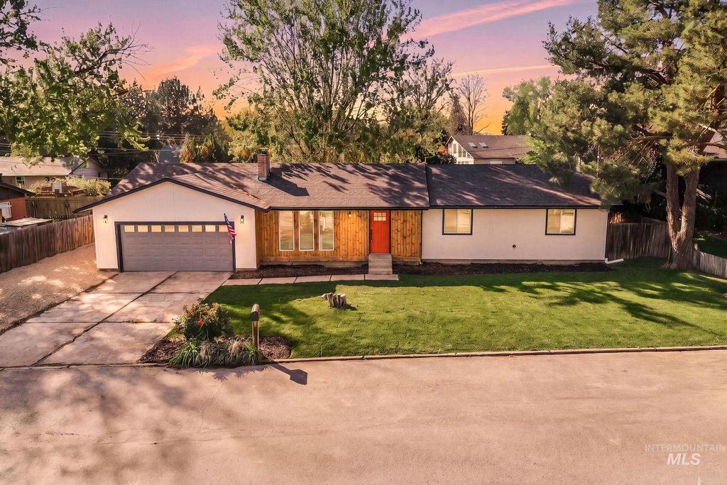 Photo of 3917 N Erick Ln, Boise, ID 83704 (MLS # 98984046)