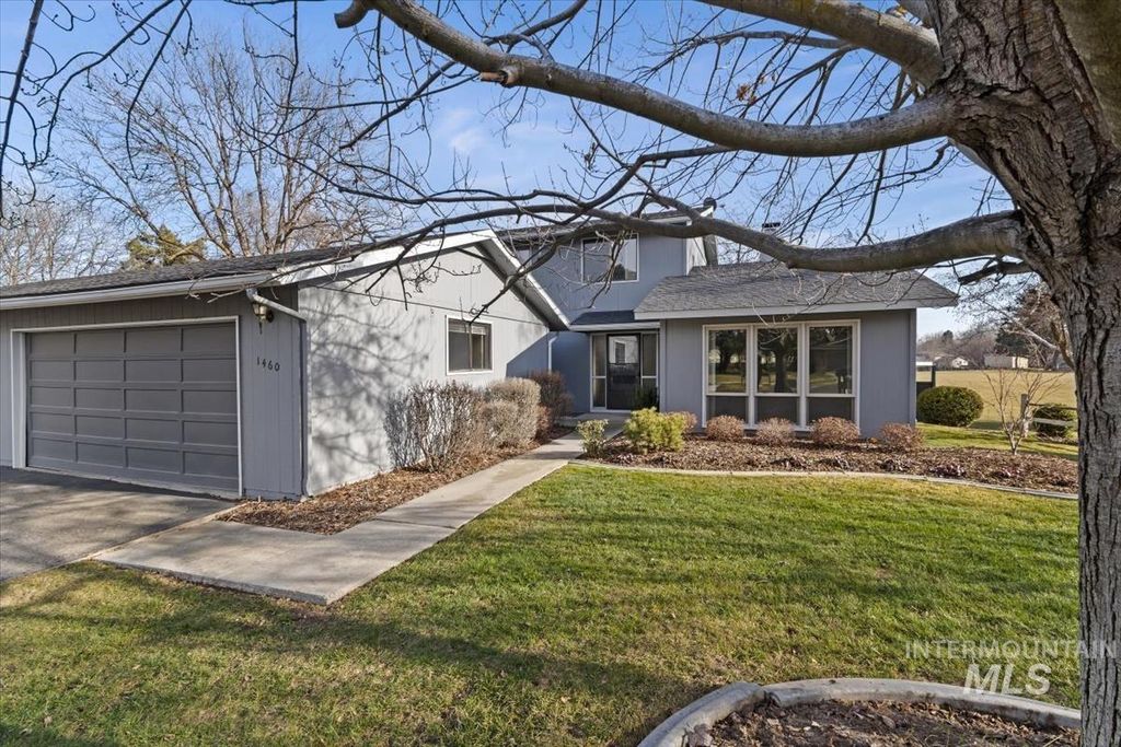 Photo of 1460 Medinah Ct, Eagle, ID 83616 (MLS # 98973812)