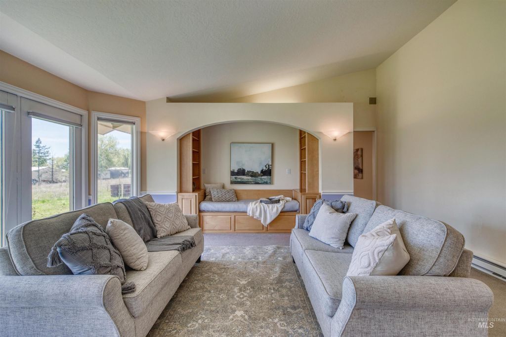 Photo of 1295 15th St, Vale, OR 97918 (MLS # 98982369)