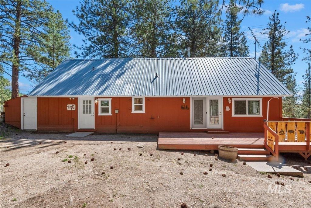 Photo of 44 Ridgeview Dr, Cascade, ID 83611 (MLS # 98981673)