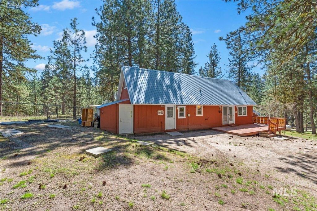 Photo of 44 Ridgeview Dr, Cascade, ID 83611 (MLS # 98981673)