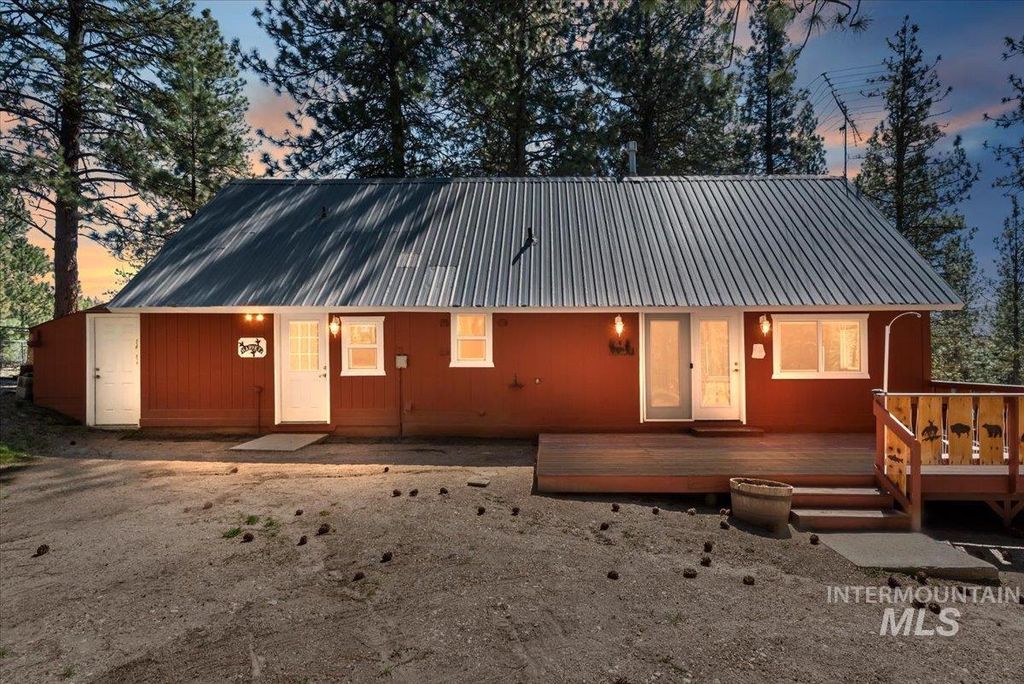 Photo of 44 Ridgeview Dr, Cascade, ID 83611 (MLS # 98981673)