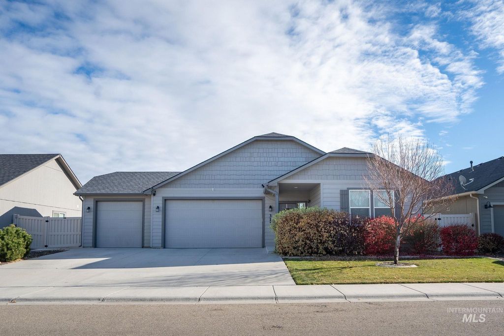 Photo of 311 Concourse Ave, Caldwell, ID 83605 (MLS # 98967460)