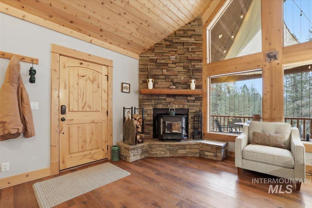 Photo of 20 Valley High Rd, Garden Valley, ID 83622 (MLS # 98972527)