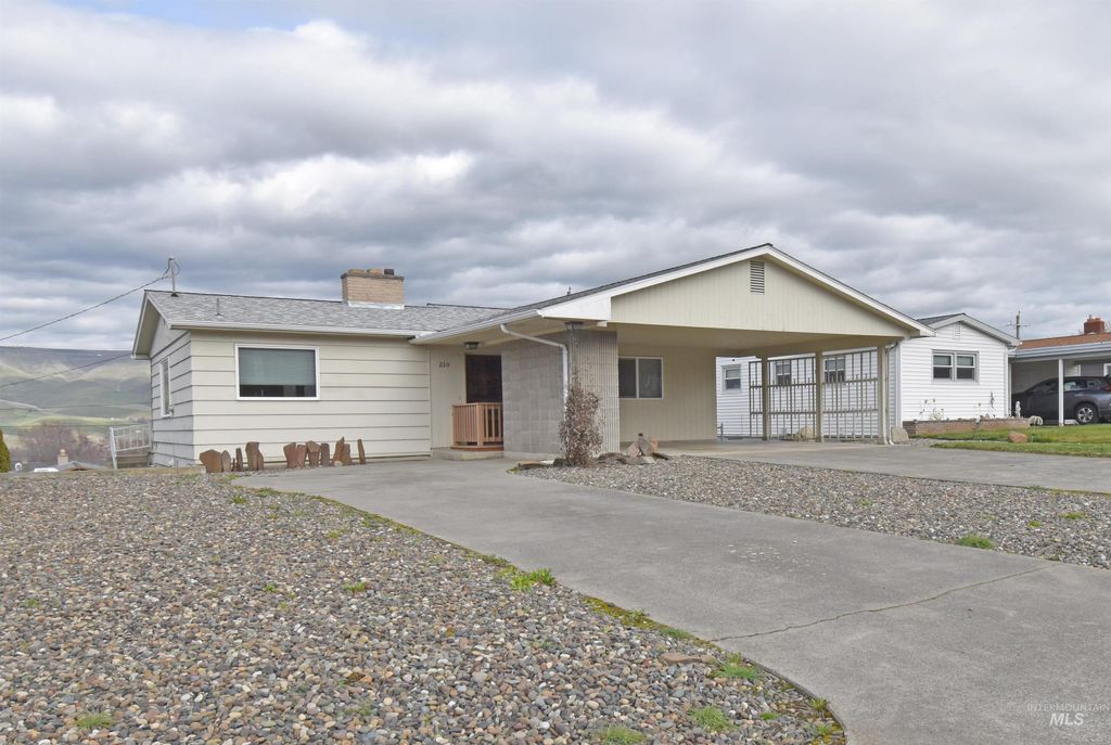 Photo of 2311 14th Avenue, Lewiston, ID 83501 (MLS # 98977197)