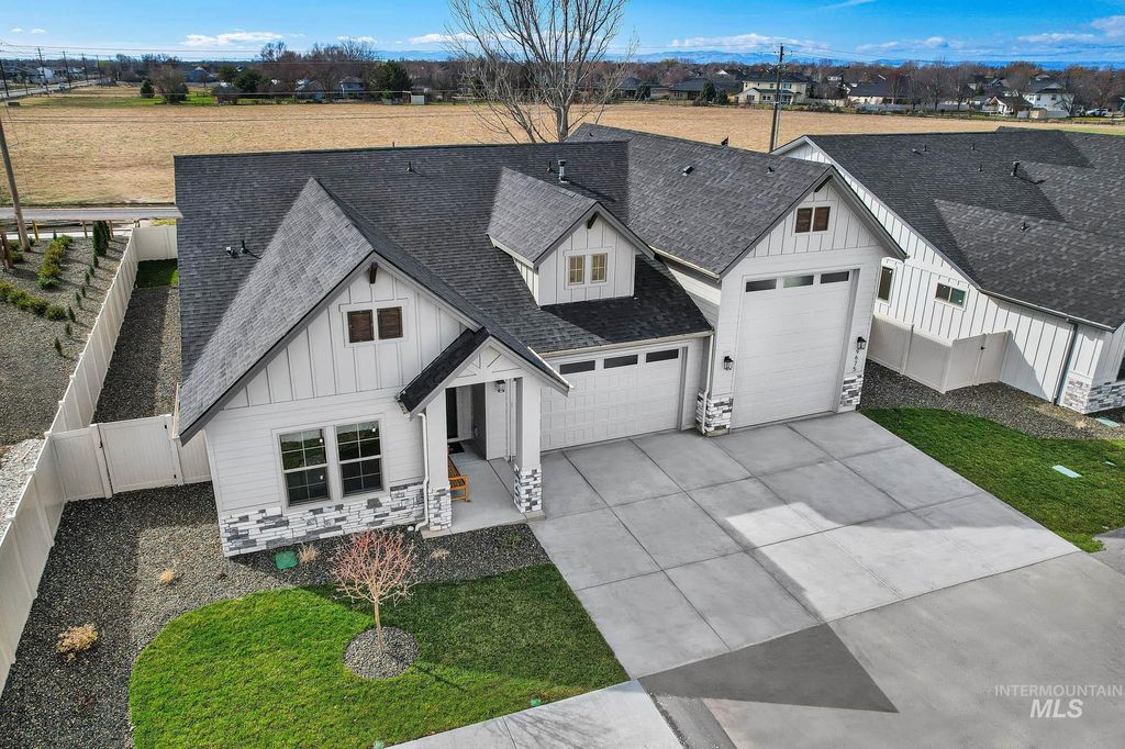 Photo of 9675 W Snow Wolf Ln, Star, ID 83669 (MLS # 98990559)