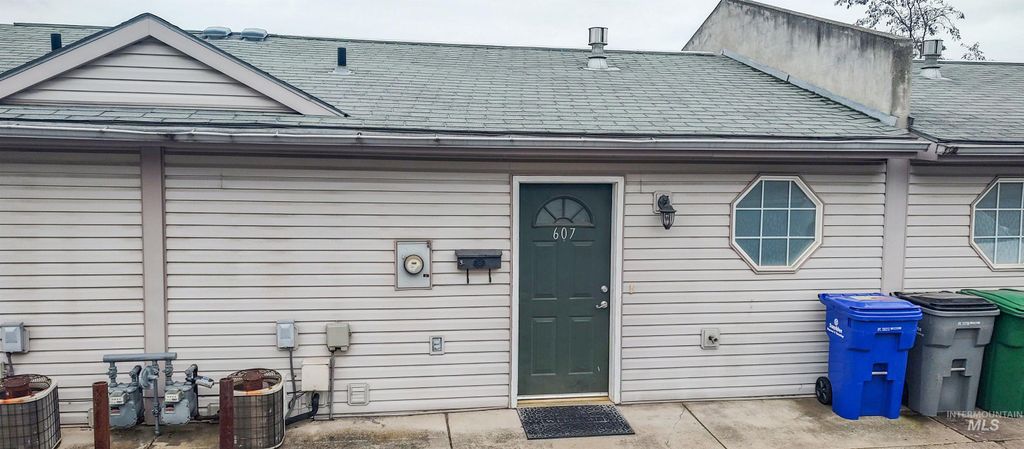 Photo of 607 Park Street, Lewiston, ID 83501 (MLS # 98972648)