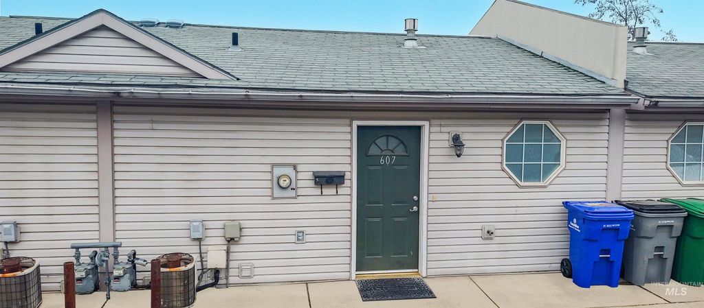 Photo of 607 Park Street, Lewiston, ID 83501 (MLS # 98972648)