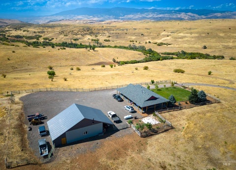 Photo of 2115 Kilborn Ln, Mesa, ID 83643 (MLS # 98999554)