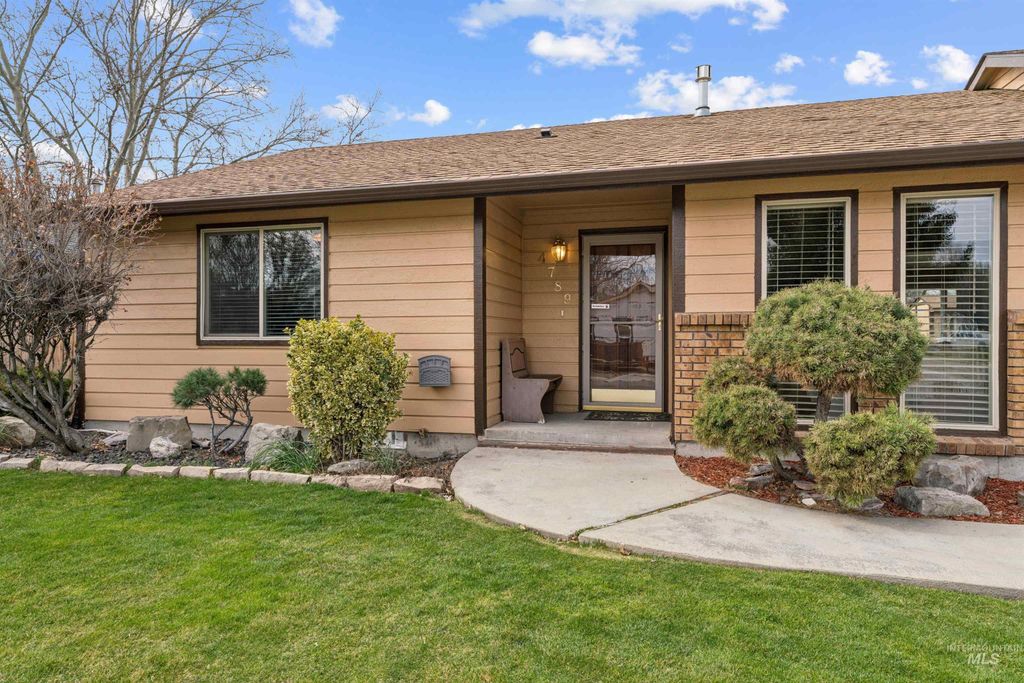 Photo of 4789 N Bluegrass Ave, Boise, ID 83703 (MLS # 98978469)