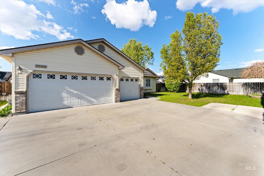 Photo of 1230 NW Pintail, Mountain Home, ID 83647 (MLS # 98984370)