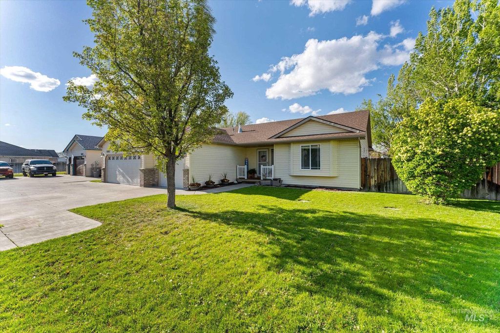 Photo of 1230 NW Pintail, Mountain Home, ID 83647 (MLS # 98984370)