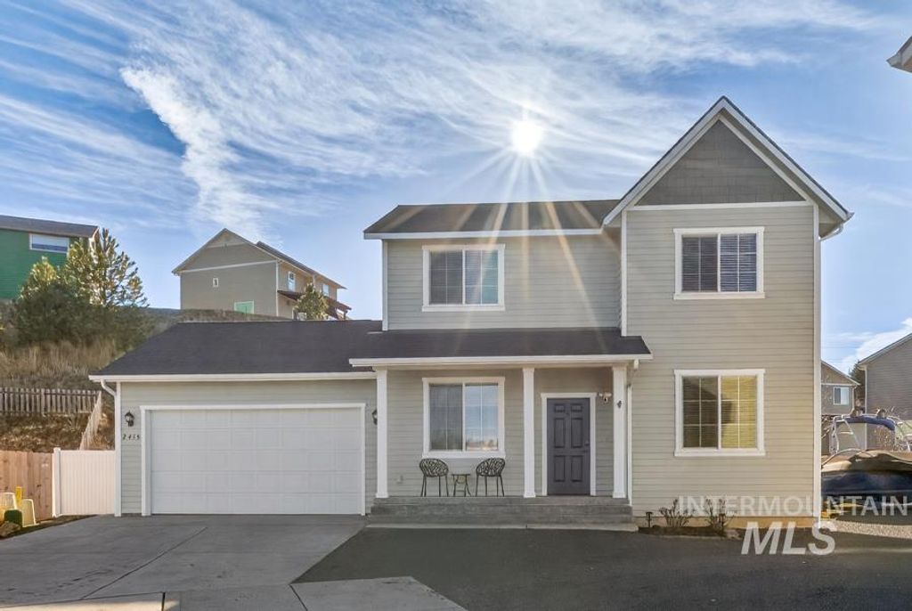 Photo of 2415 White Ave, Moscow, ID 83843 (MLS # 98973666)