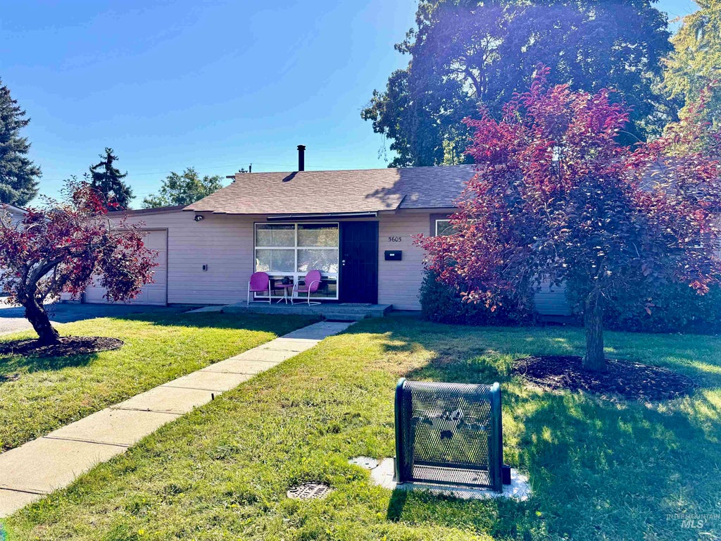 Photo of 5605 W Kootenai St, Boise, ID 83705 (MLS # 99003375)