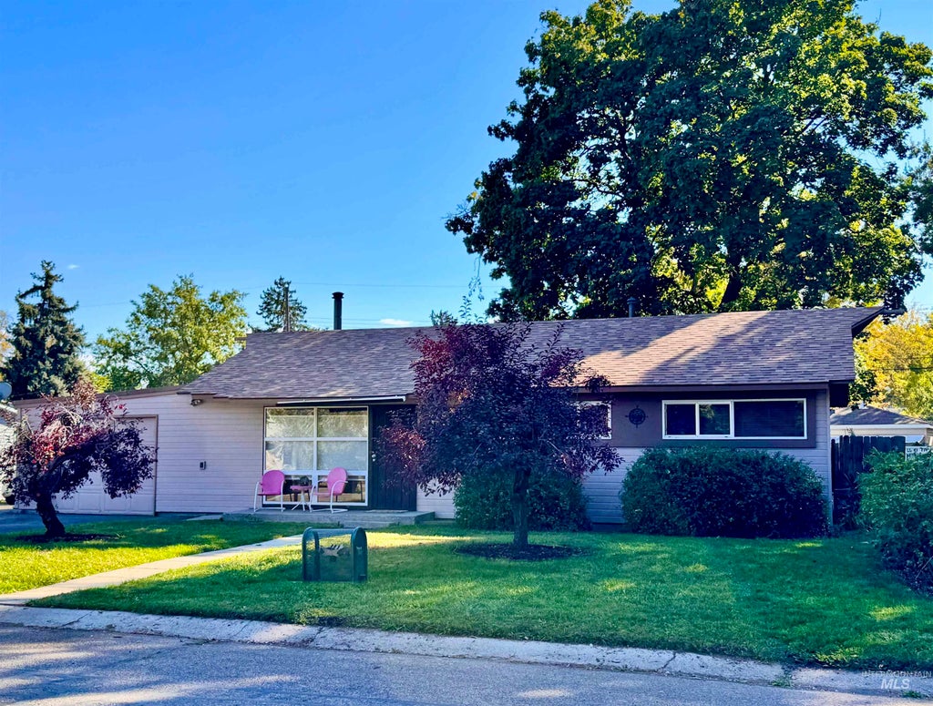 Photo of 5605 W Kootenai St, Boise, ID 83705 (MLS # 99003375)