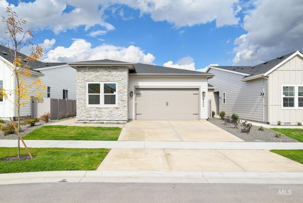 Photo of 2501 N Oakman Ave, Star, ID 83669 (MLS # 98981714)