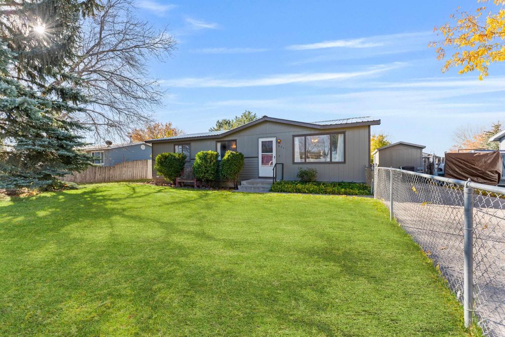 Photo of 471 Wiseman St, Hansen, ID 83334 (MLS # 98967136)